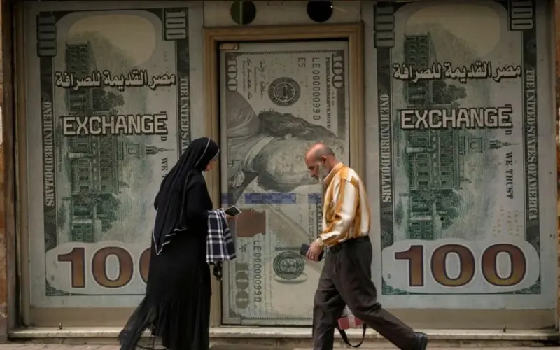 قدرت بـ10 مليارات دولار.. كيف تعامل البنك المركزي مع صدمة “الأموال الساخنة”؟